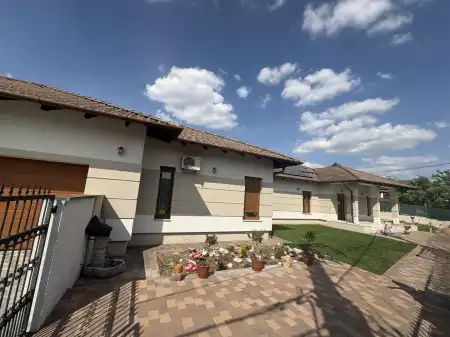 Eladó családi ház, Szigetszentmiklós 5+2 szoba 255 m² 264 M Ft