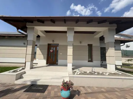 Eladó családi ház, Szigetszentmiklós 5+2 szoba 255 m² 264 M Ft