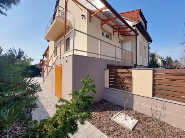 Eladó ikerház, Budapest, XVIII. kerület 7 szoba 260 m² 185 M Ft