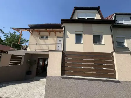 Eladó ikerház, Budapest, XVIII. kerület 7 szoba 260 m² 185 M Ft