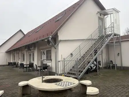 Eladó panzió, Hajdúszoboszló 11 szoba 242 m² 139.9 M Ft